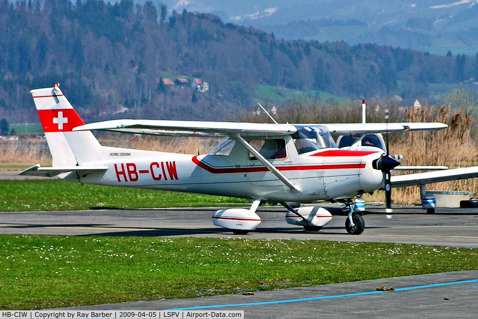 HB-CIW, 1987 Reims F152 C/N 1980, HB-CIW   R/Cessna F.152 [1980] (Motorfluggruppe Zurich) Wangen/Lachen~HB 06/04/2009