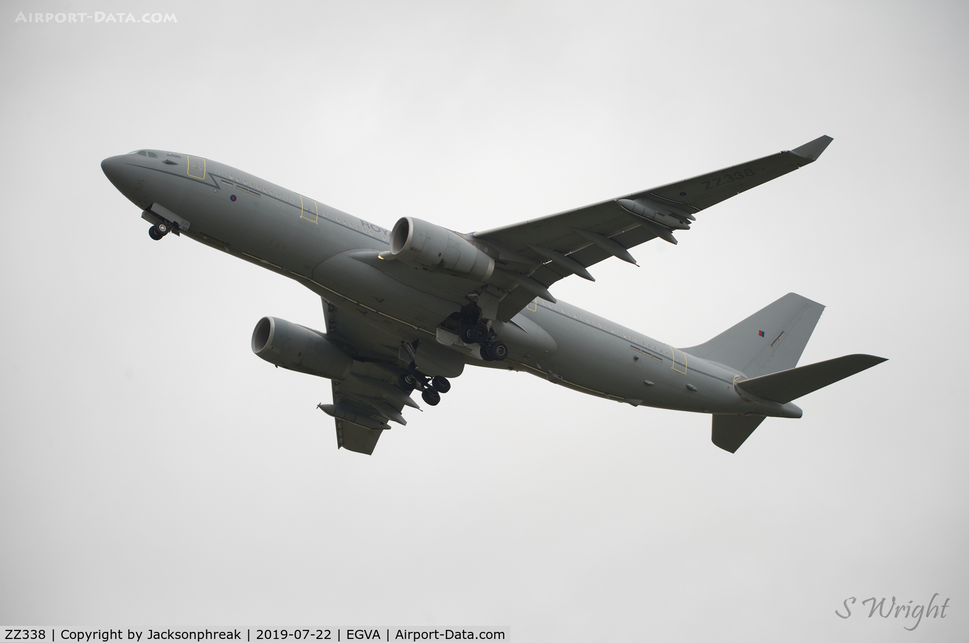ZZ338, 2013 Airbus A330-243MRTT (KC3 Voyager) C/N 1419, Take off from RAF Fairford UK