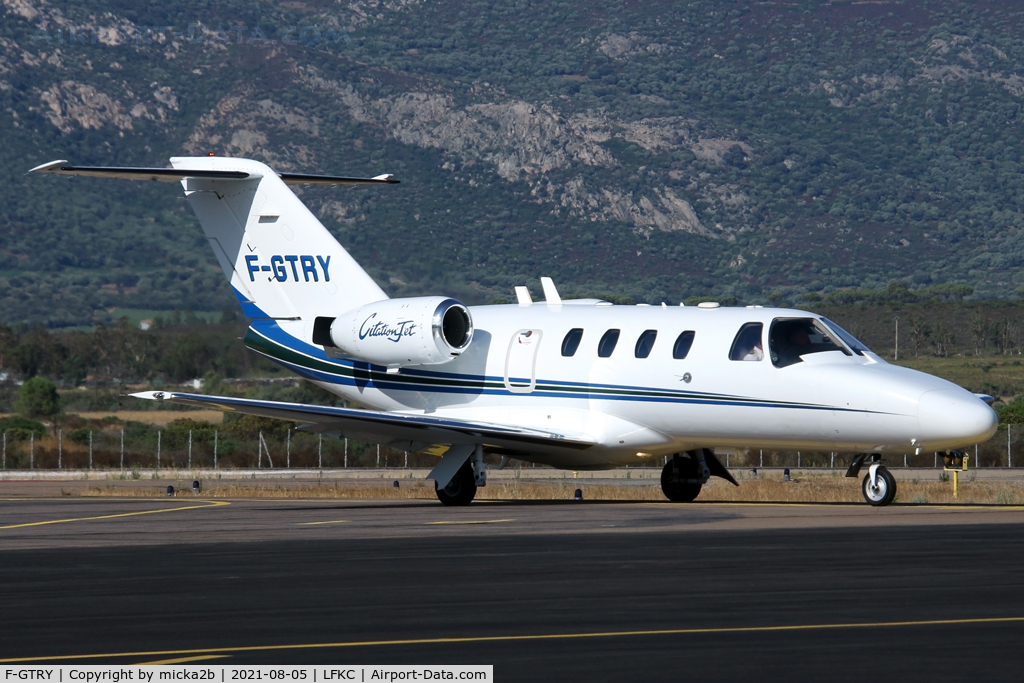 F-GTRY, 1999 Cessna 525 CitationJet C/N 525-0359, Taxiing