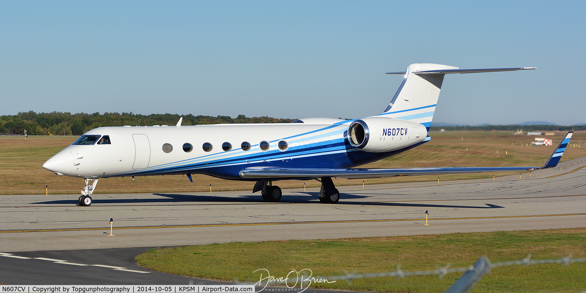 N607CV, 2004 Gulfstream Aerospace GV-SP (G550) C/N 5035, taxing up to RW34