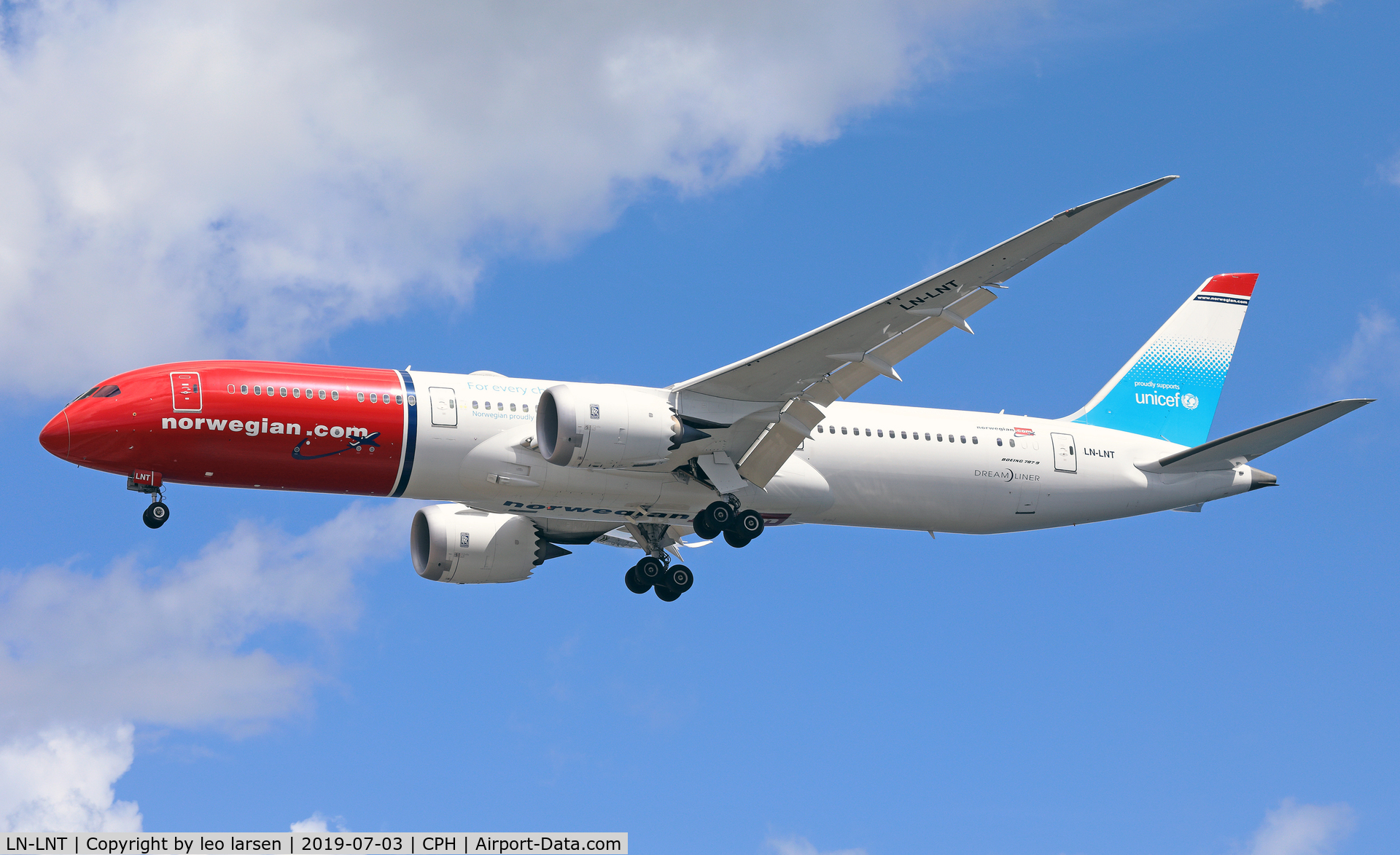 LN-LNT, 2017 Boeing 787-916 Dreamliner C/N 38774, Copenhagen 3.7.2019 on final to R-30