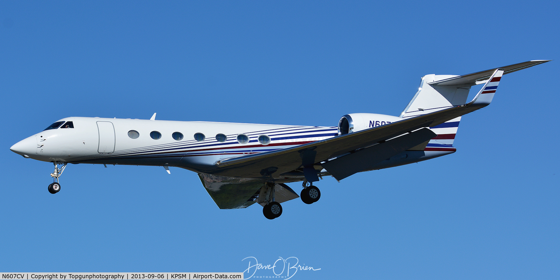 N607CV, 2004 Gulfstream Aerospace GV-SP (G550) C/N 5035, landing RW34
