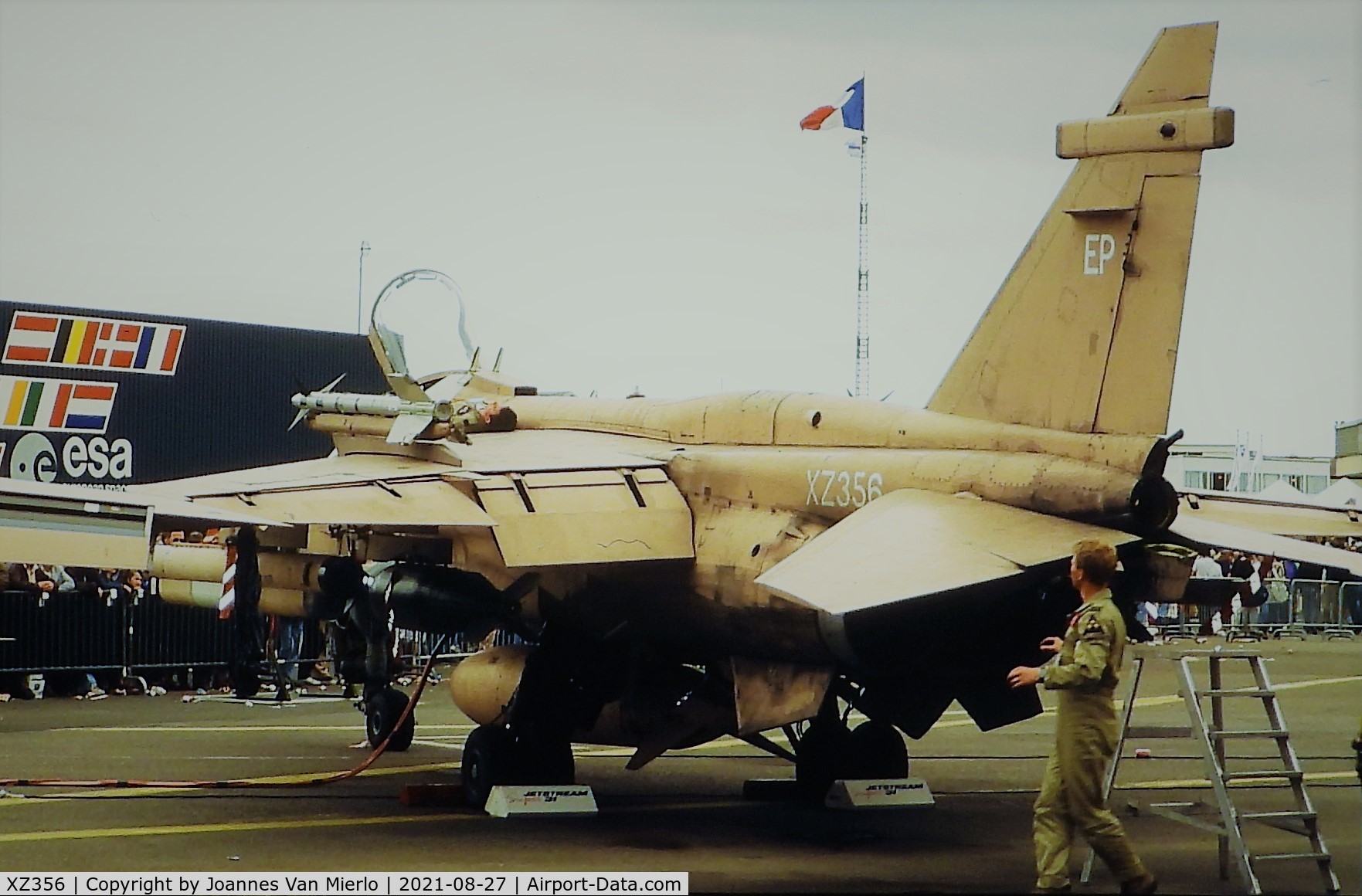 XZ356, 1976 Sepecat Jaguar GR.3A C/N S.123, Le Bourget '91 End of the Gulf war scan from slide