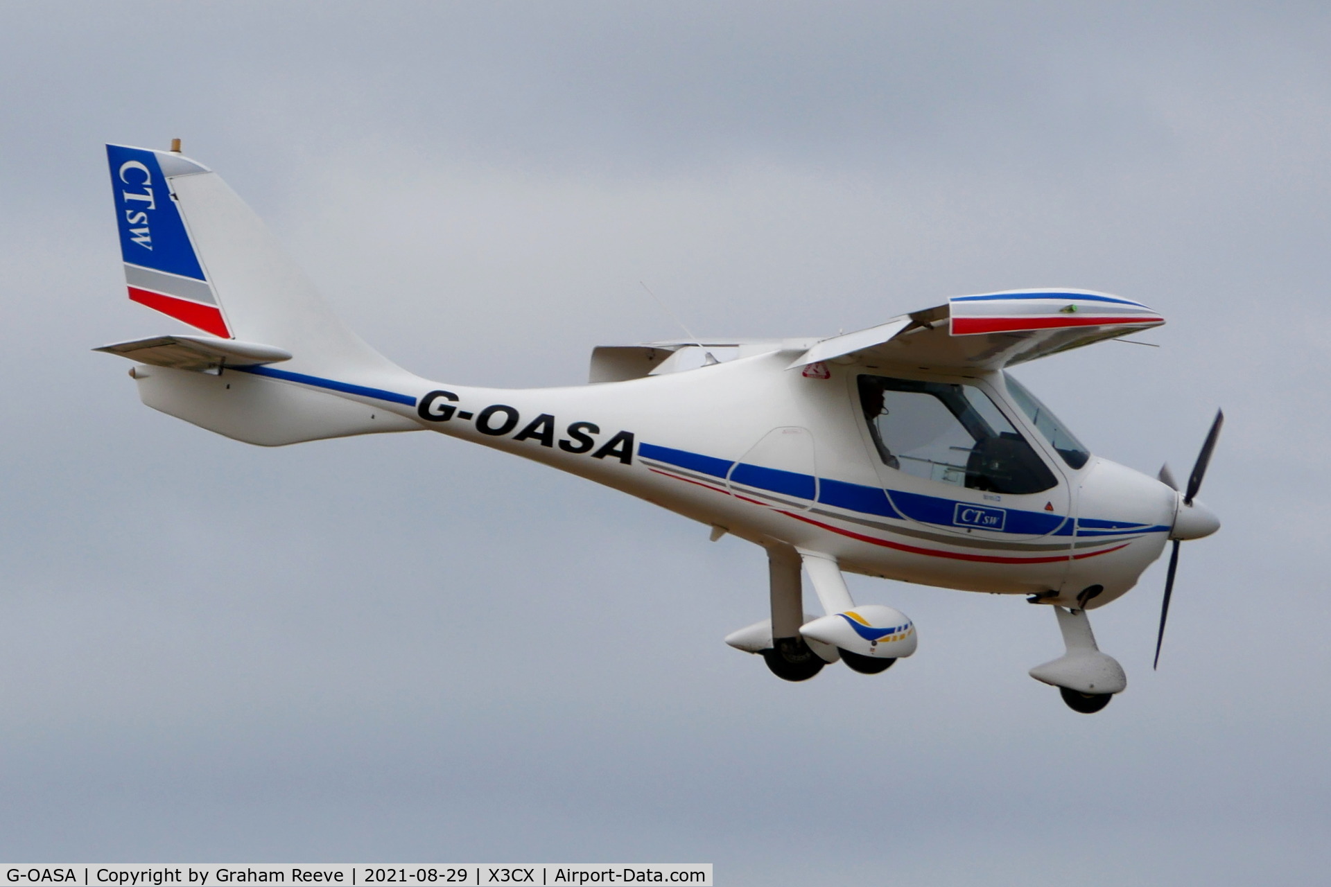 G-OASA, 2009 Flight Design CTSW C/N 8497, Landing at Northrepps.