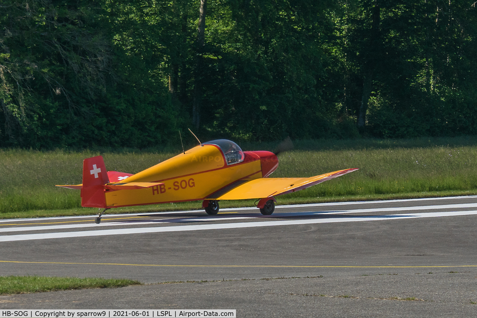 HB-SOG, 1958 Jodel D-112 C/N 490, At Langenthal-Bleienbach, taking-off to the east