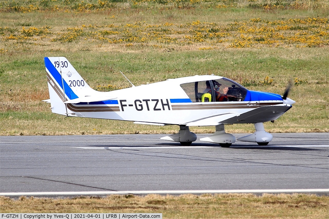 F-GTZH, Robin DR-400-120 Petit Prince C/N 2455, Robin DR-400-120 Petit Prince, Landingwy 07R, Brest-Bretagne Airport (LFRB-BES)