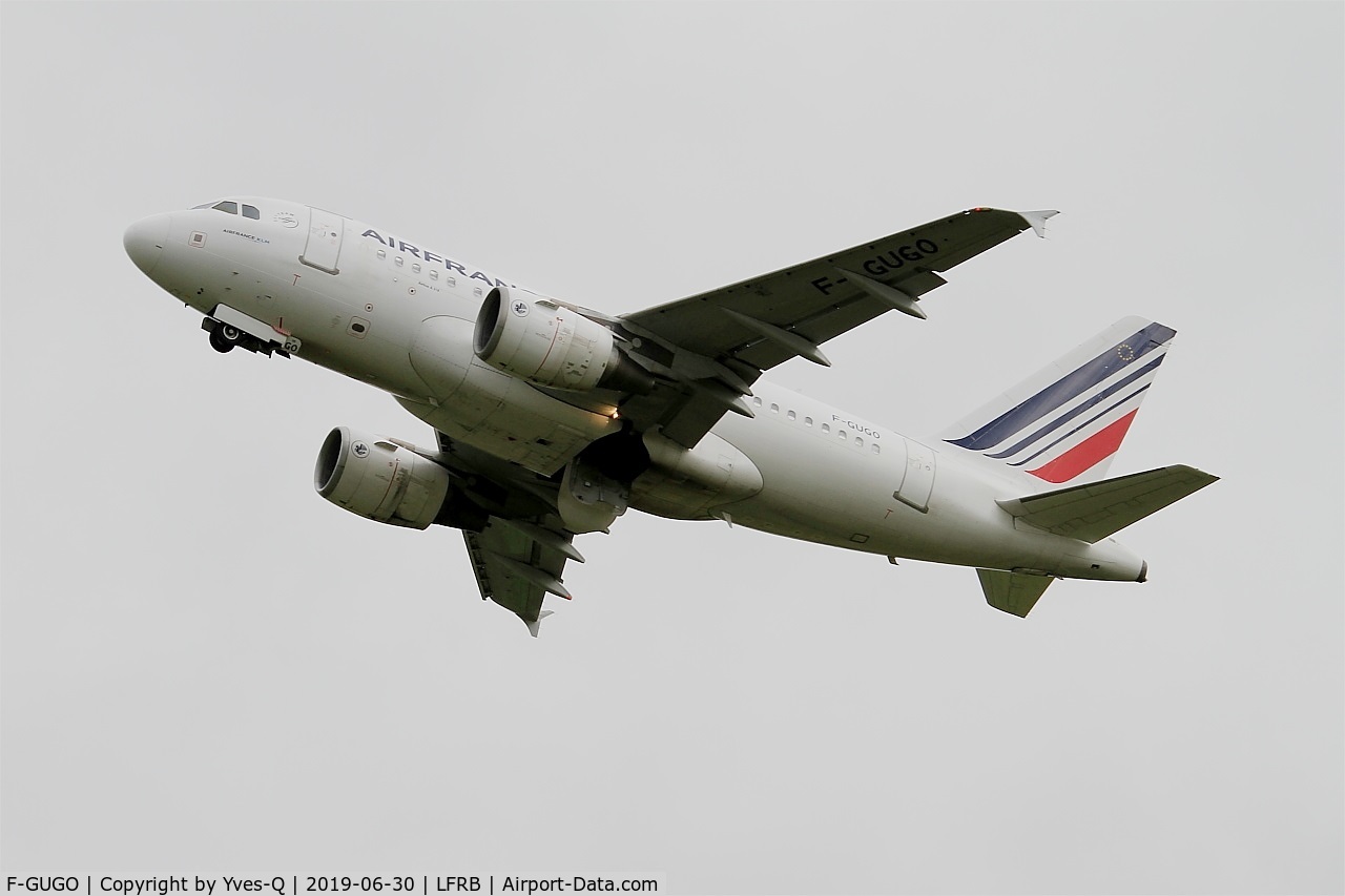 F-GUGO, 2006 Airbus A318-111 C/N 2951, Airbus A318-111, Take off rwy 25L, Brest-Bretagne airport (LFRB-BES)