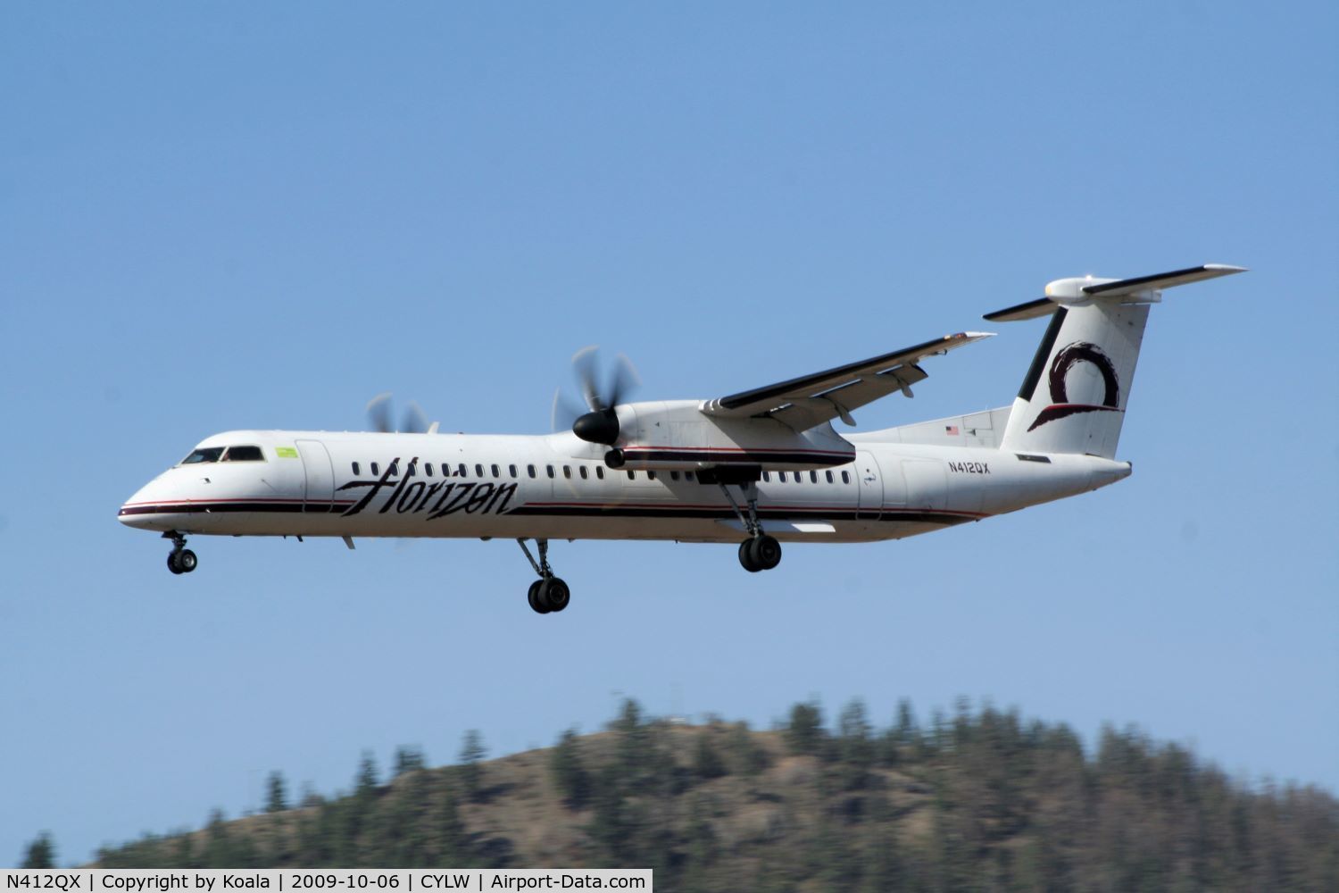 N412QX, 2002 Bombardier DHC-8-402 Dash 8 C/N 4059, Arrival from Seattle