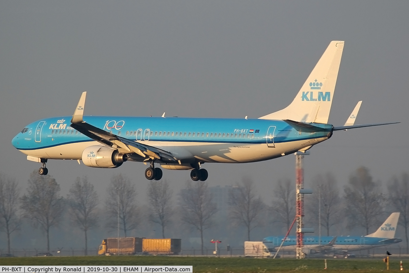 PH-BXT, 2004 Boeing 737-9K2 C/N 32944, at spl