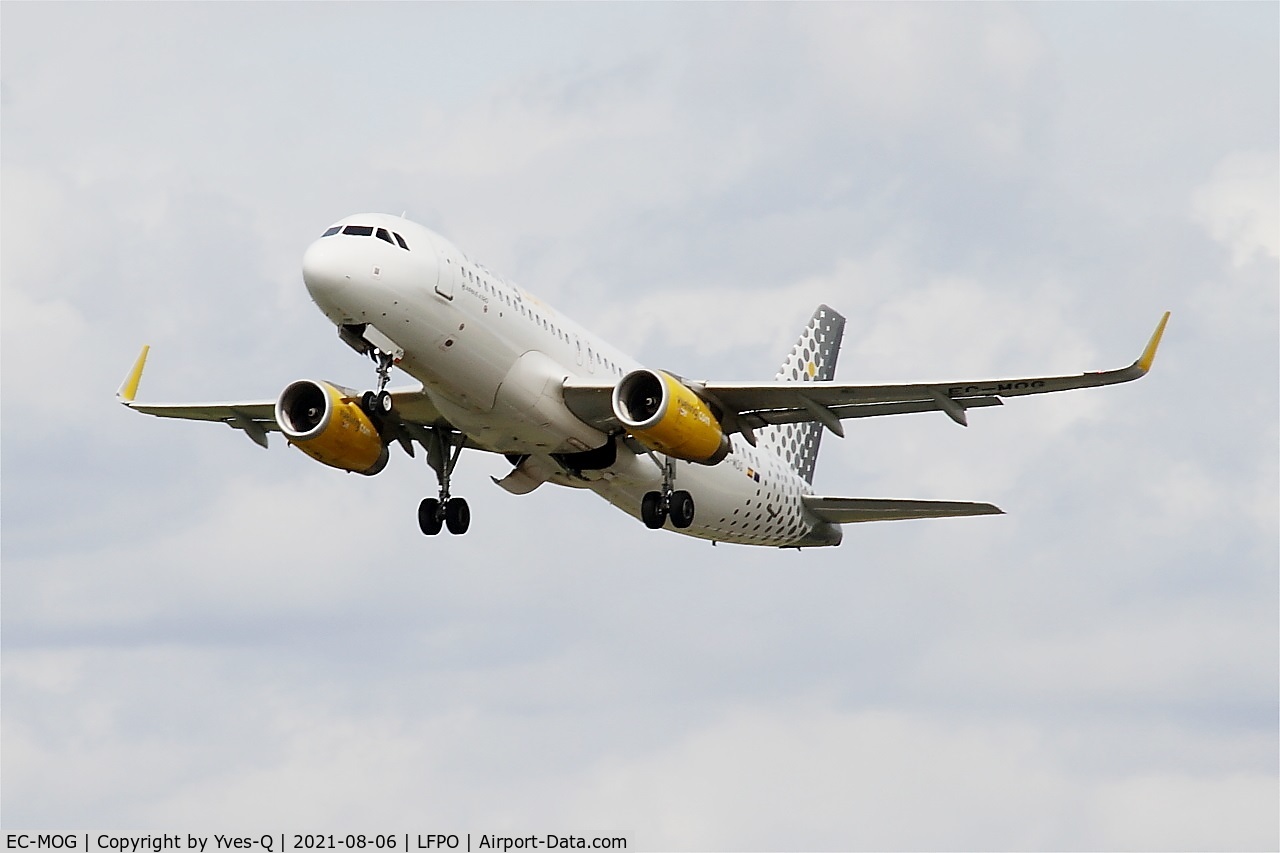 EC-MOG, 2016 Airbus A320-232 C/N 7402, Airbus A320-232, Take off rwy 24,Paris Orly airport (LFPO-ORY)