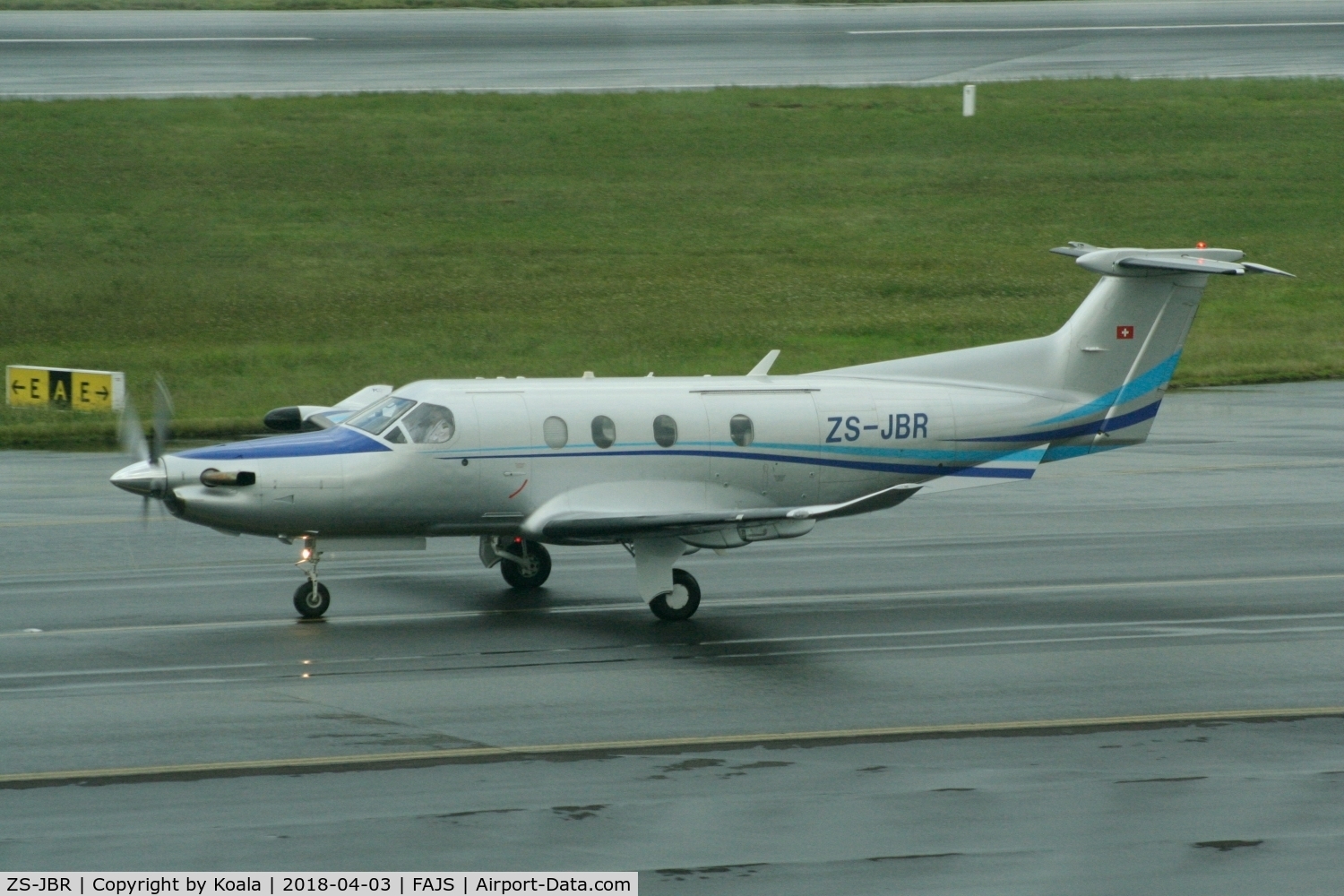 ZS-JBR, 2007 Pilatus PC-12/47 C/N 854, Taxing to GAT