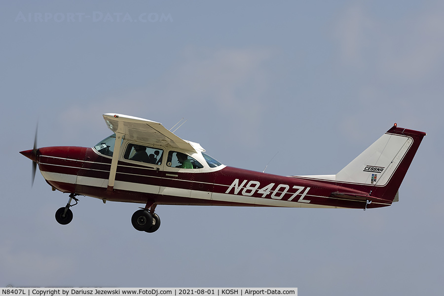 N8407L, 1968 Cessna 172I C/N 17256607, Cessna 172I Skyhawk C/N 17256607, N8407L