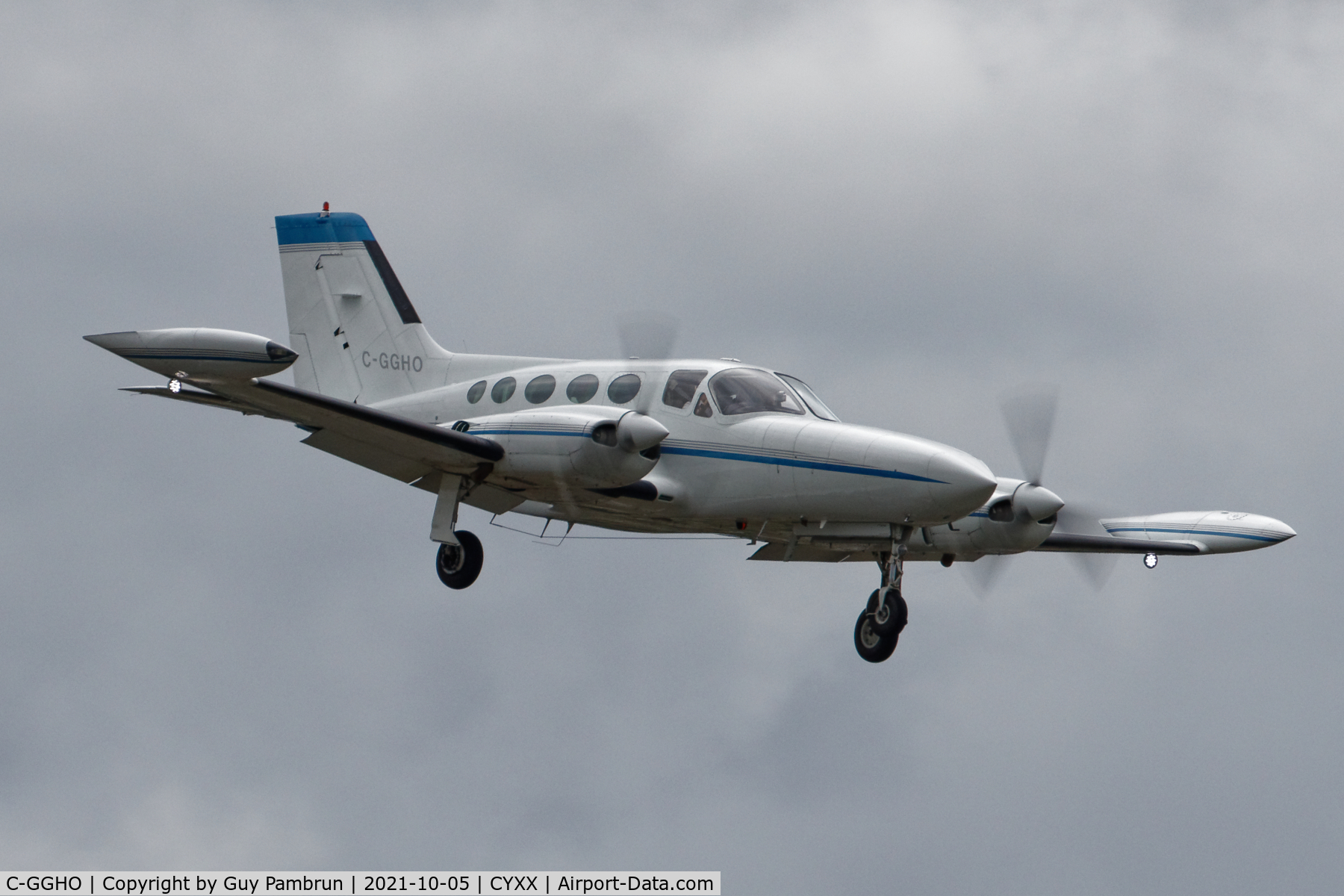 C-GGHO, Cessna 421B Golden Eagle C/N 421B0903, Landing on 19