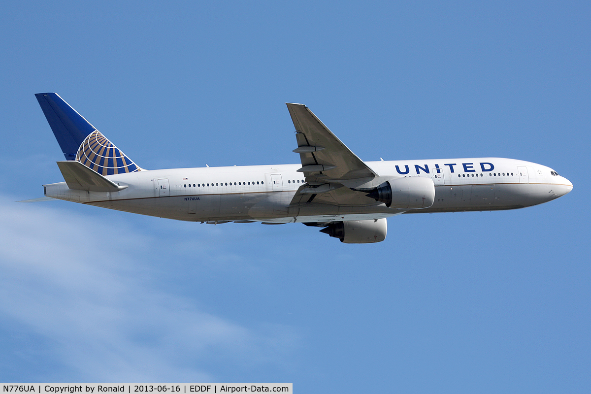 N776UA, 1996 Boeing 777-222 C/N 26937, at fra