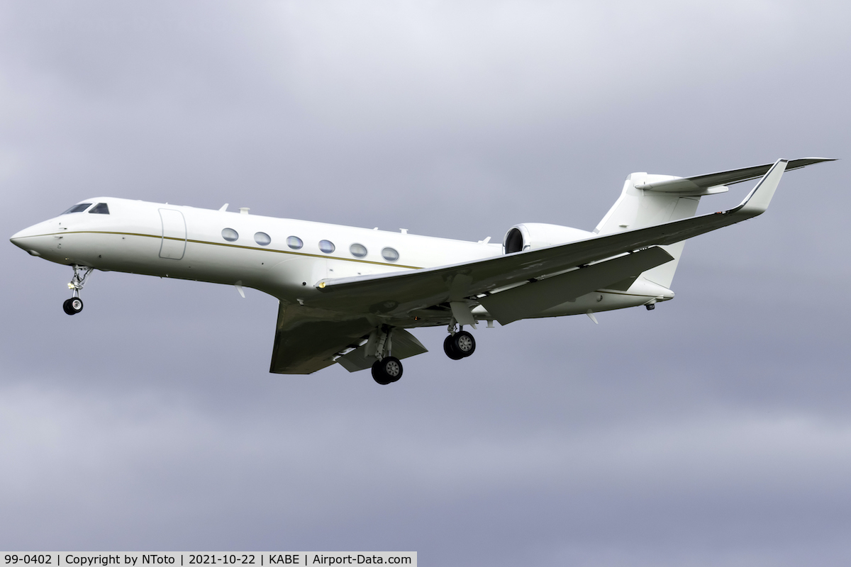 99-0402, 2000 Gulfstream Aerospace C-37A (Gulfstream V) C/N 571, Plane