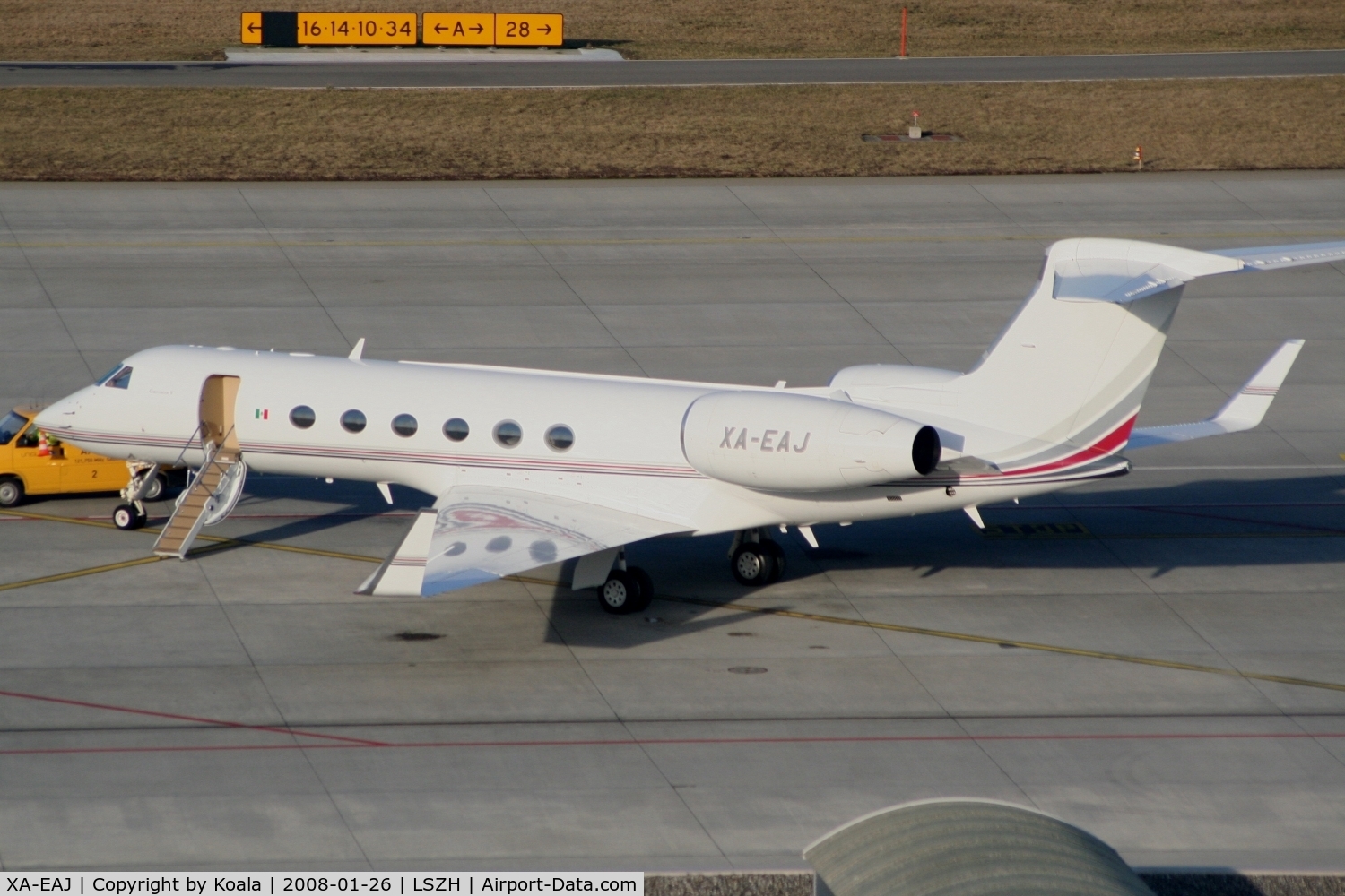 XA-EAJ, 2000 Gulfstream Aerospace G-V C/N 604, Old c/s - Visitor WEF