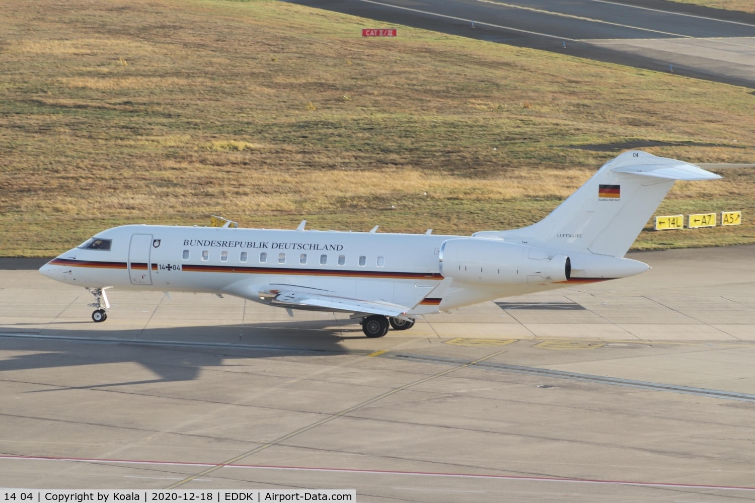 14 04, 2011 Bombardier BD-700-1A11 Global 5000 C/N 9417, Departing via RWY 14L