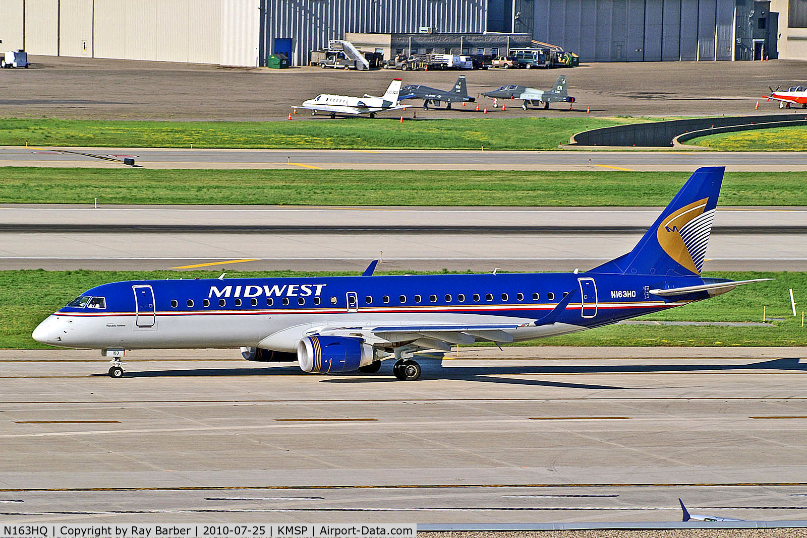 N163HQ, 2009 Embraer 190AR (ERJ-190-100IGW) C/N 19000255, N163HQ   Embraer ERJ-190-100AR [19000255] (Midwest Airlines) Minneapolis-St Paul Int'l~N 25/07/2010