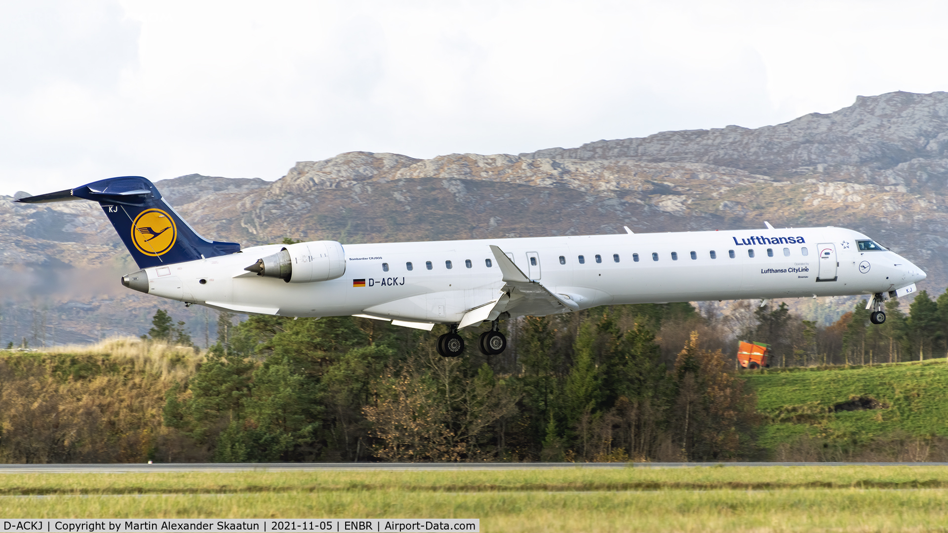 D-ACKJ, 2006 Bombardier CRJ-900LR (CL-600-2D24) C/N 15089, Landing rwy. 35.