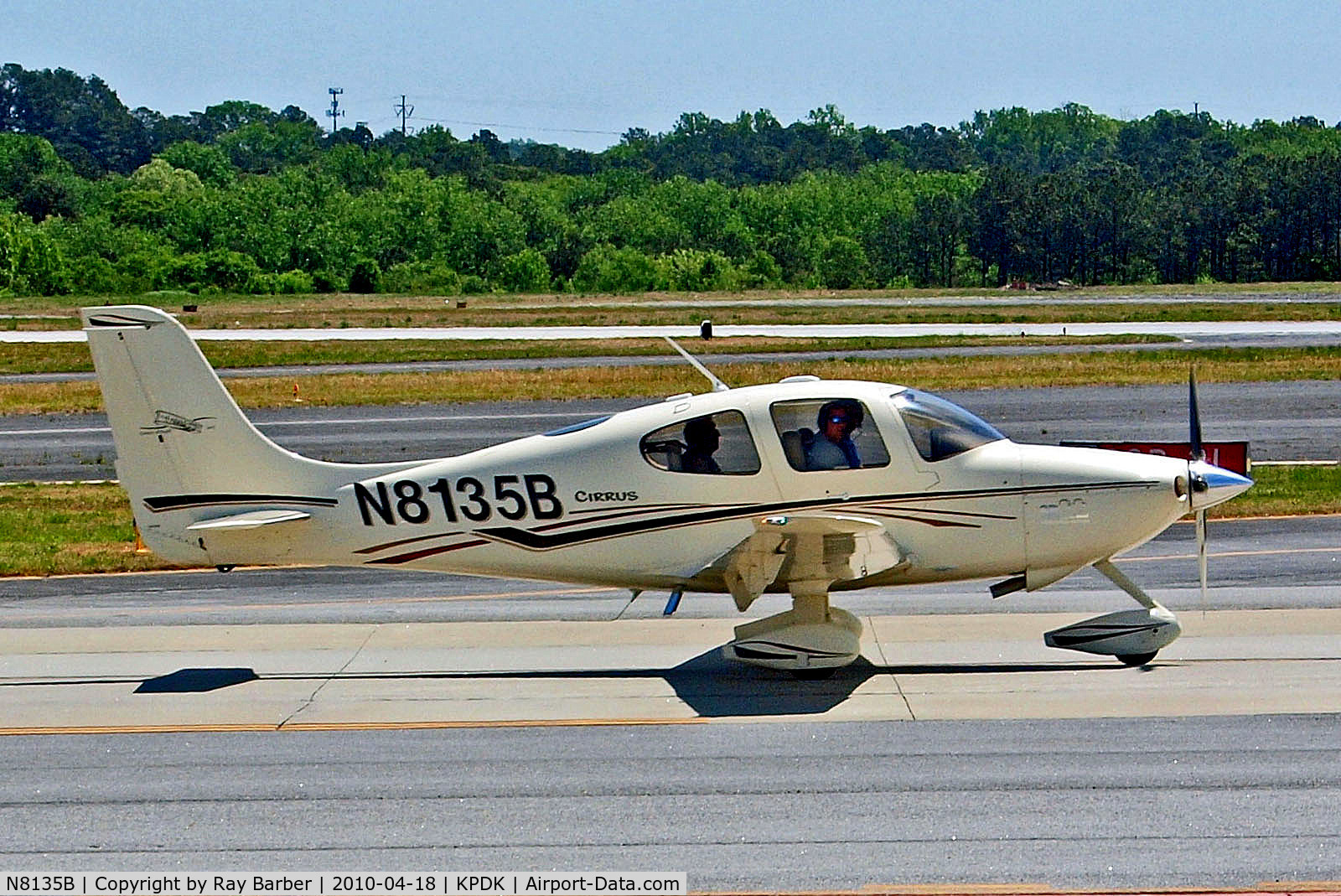 N8135B, 2003 Cirrus SR22 C/N 0669, N8135B   Cirrus Design SR-22 [0669] Atlanta DeKalb-Peachtree~N 18/04/2010