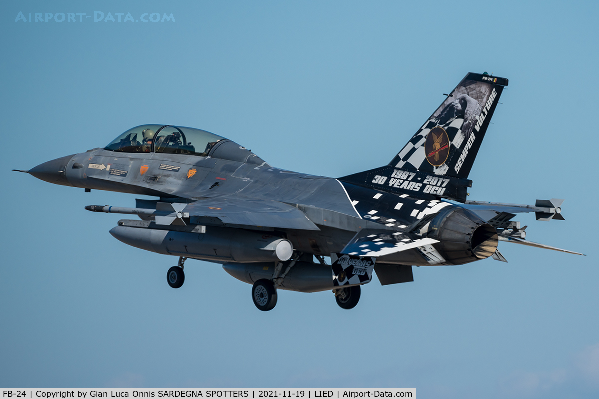 FB-24, General Dynamics F-16BM Fighting Falcon C/N 6J-24, Landing 35l