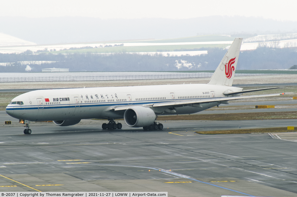 B-2037, 2013 Boeing 777-39L/ER C/N 38677, Air China Boeing 777-300(ER)