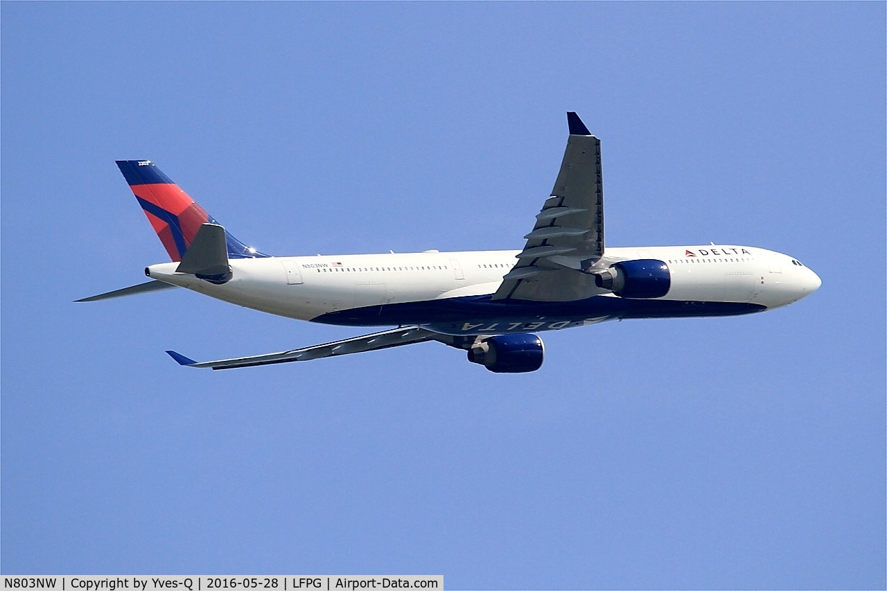 N803NW, 2003 Airbus A330-323 C/N 0542, Airbus A330-323, Take off rwy 06R, Roissy Charles De Gaulle airport (LFPG-CDG)