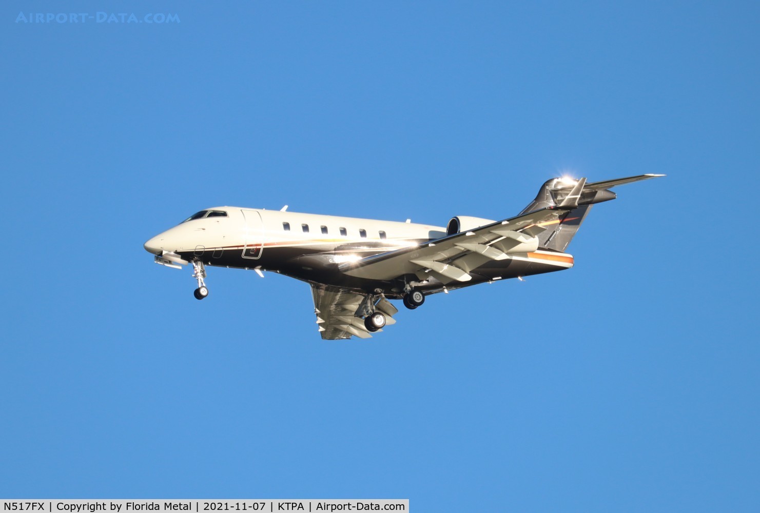 N517FX, 2004 Bombardier Challenger 300 (BD-100-1A10) C/N 20038, TPA 2021