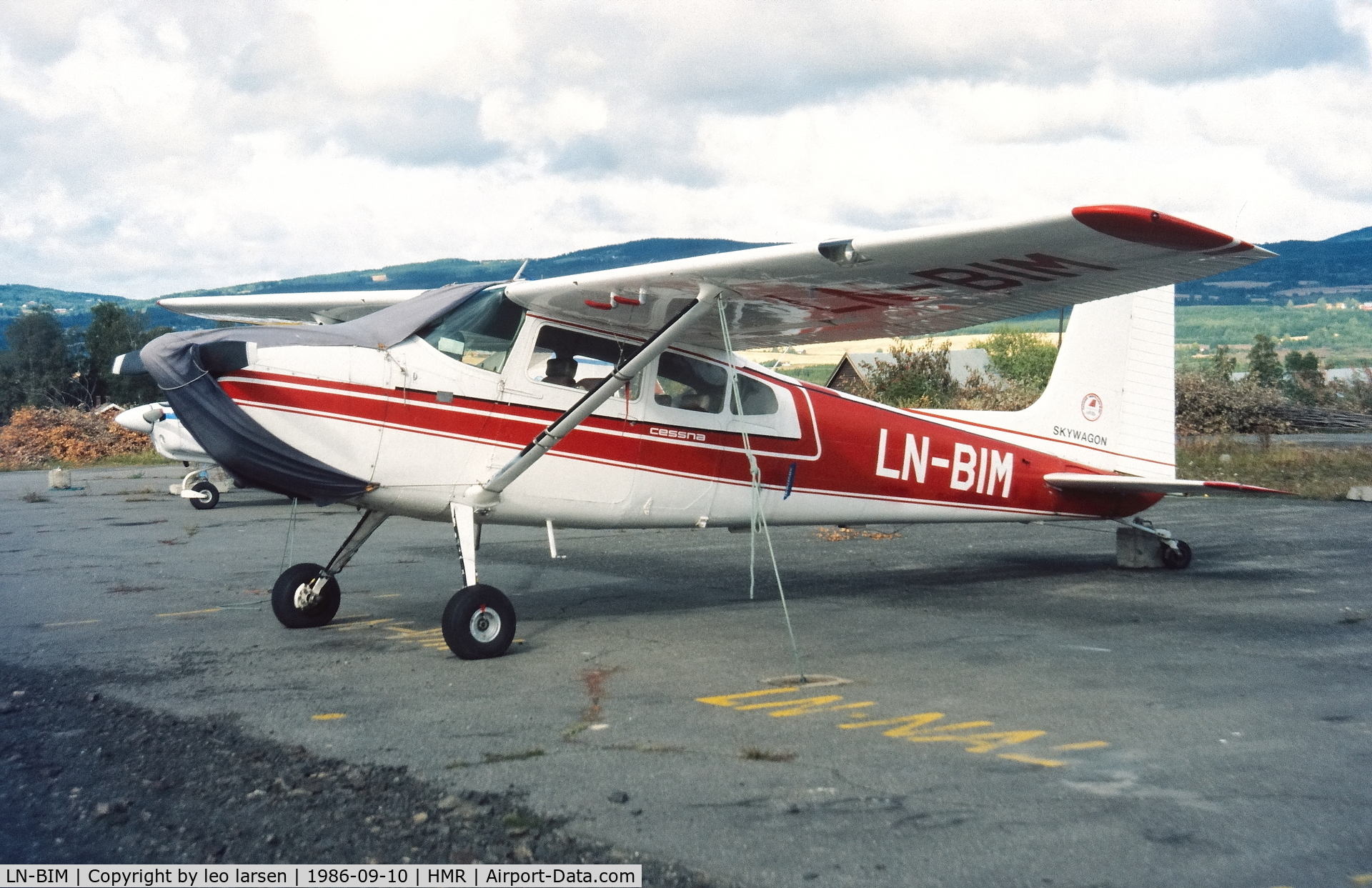 LN-BIM, 1965 Cessna 180H Skywagon C/N 18051566, Hamar 10.9.1986