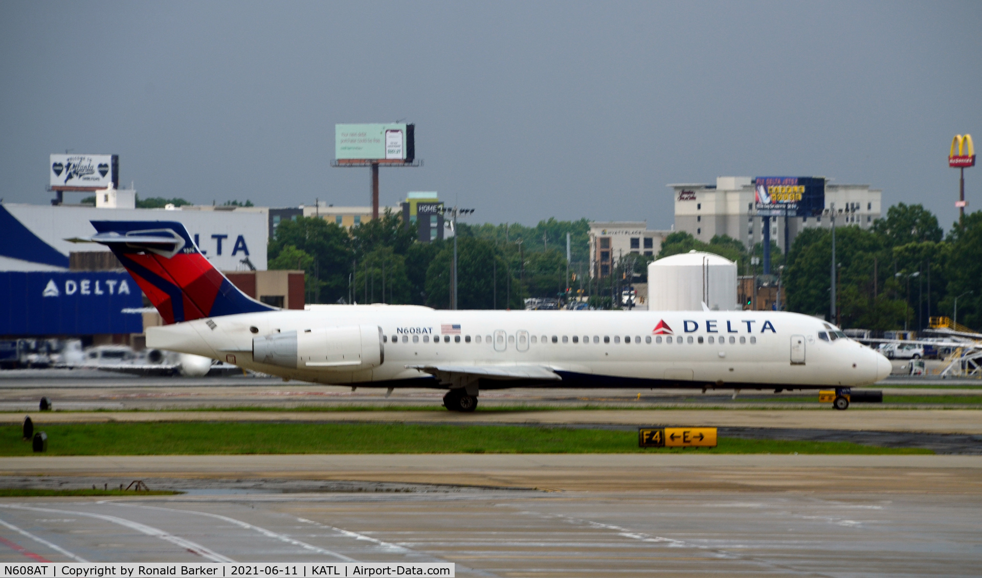 N608AT, 2000 Boeing 717-200 C/N 55081, Taxi Atlanta