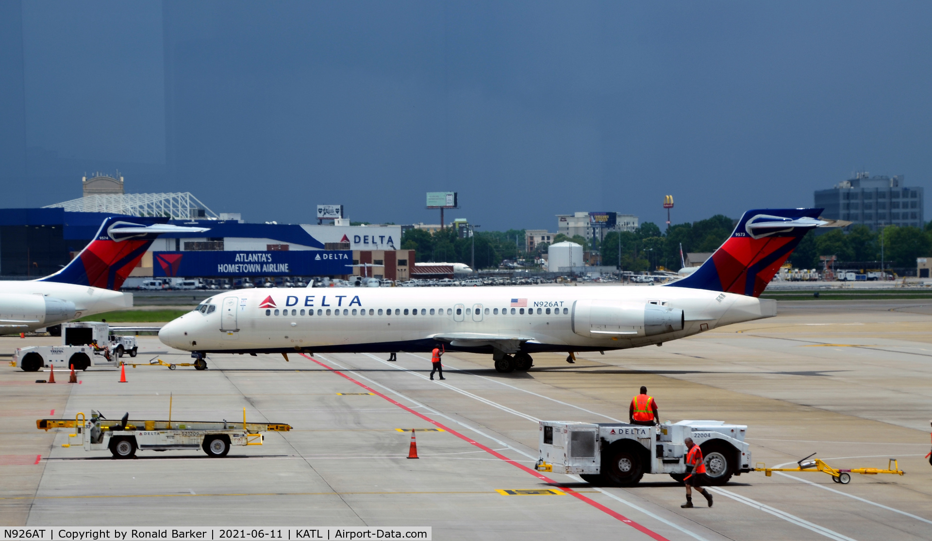 N926AT, 2000 Boeing 717-200 C/N 55078, Pushback Atlanta