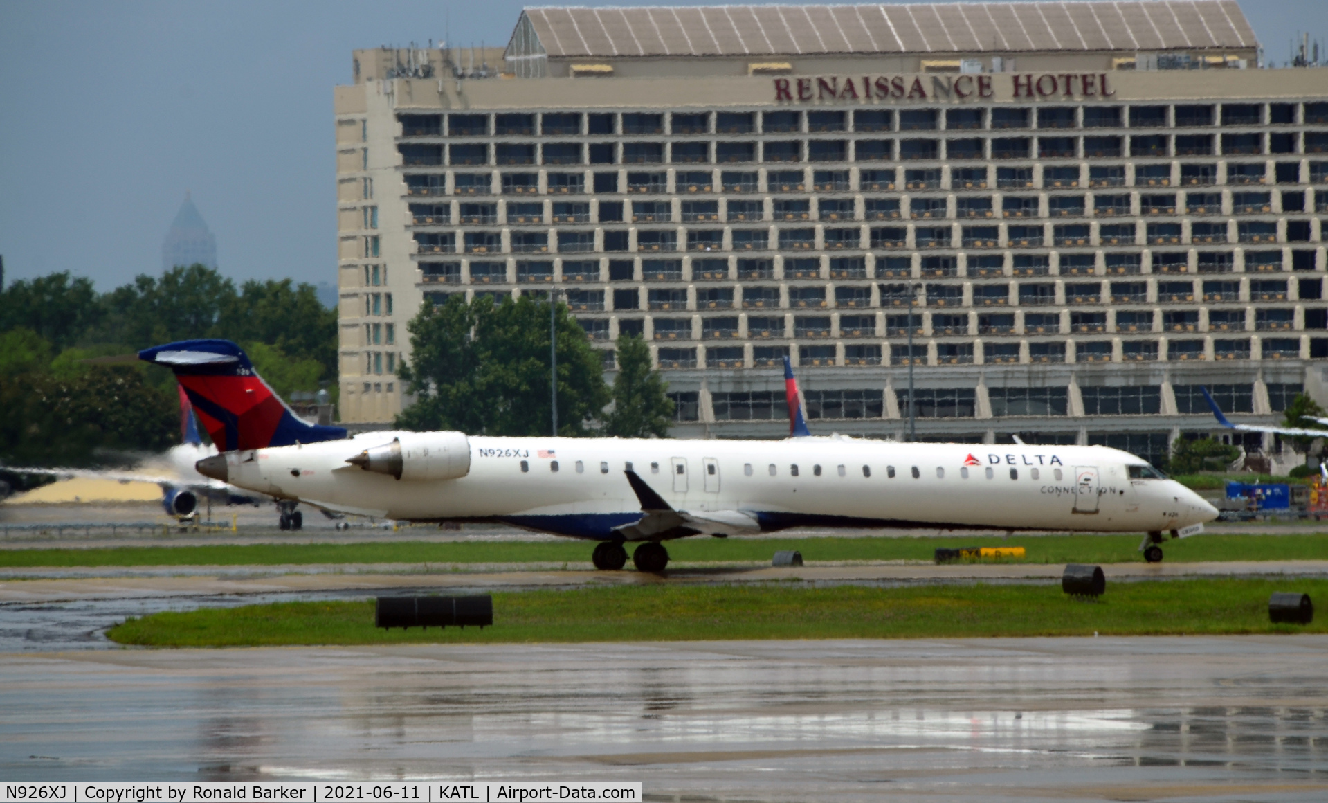 N926XJ, 2008 Canadair CL-600-2D24 Regional Jet CRJ-900 C/N 15184, Taxi for takeoff Atlanta