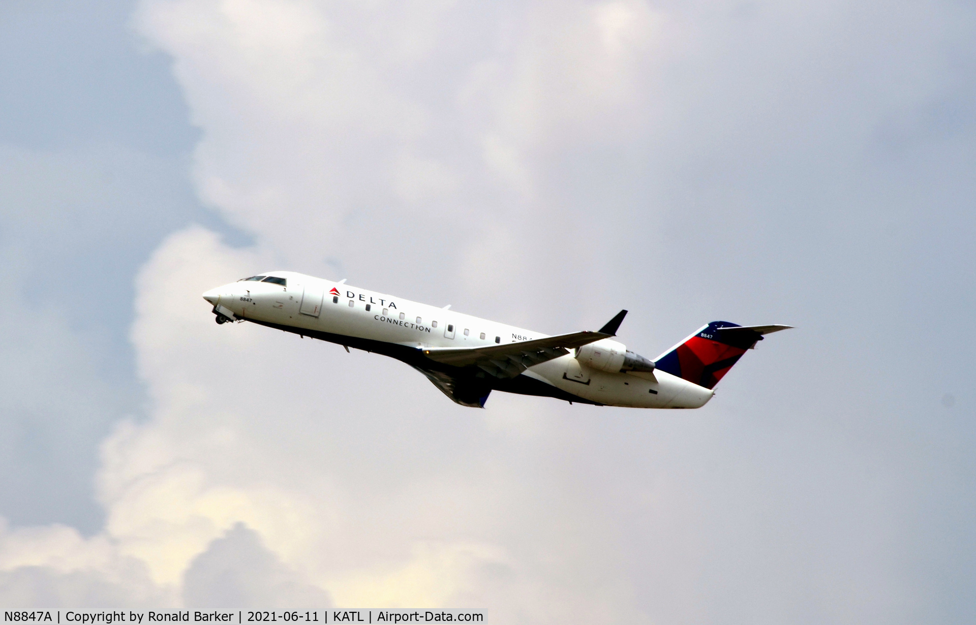 N8847A, 2003 Bombardier CRJ-440 (CL-600-2B19) C/N 7847, Takeoff Atlanta