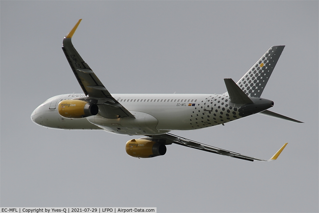 EC-MFL, 2015 Airbus A320-232 C/N 6557, Airbus A320-232, Climbing from rwy 24, Paris-Orly airport (LFPO-ORY)