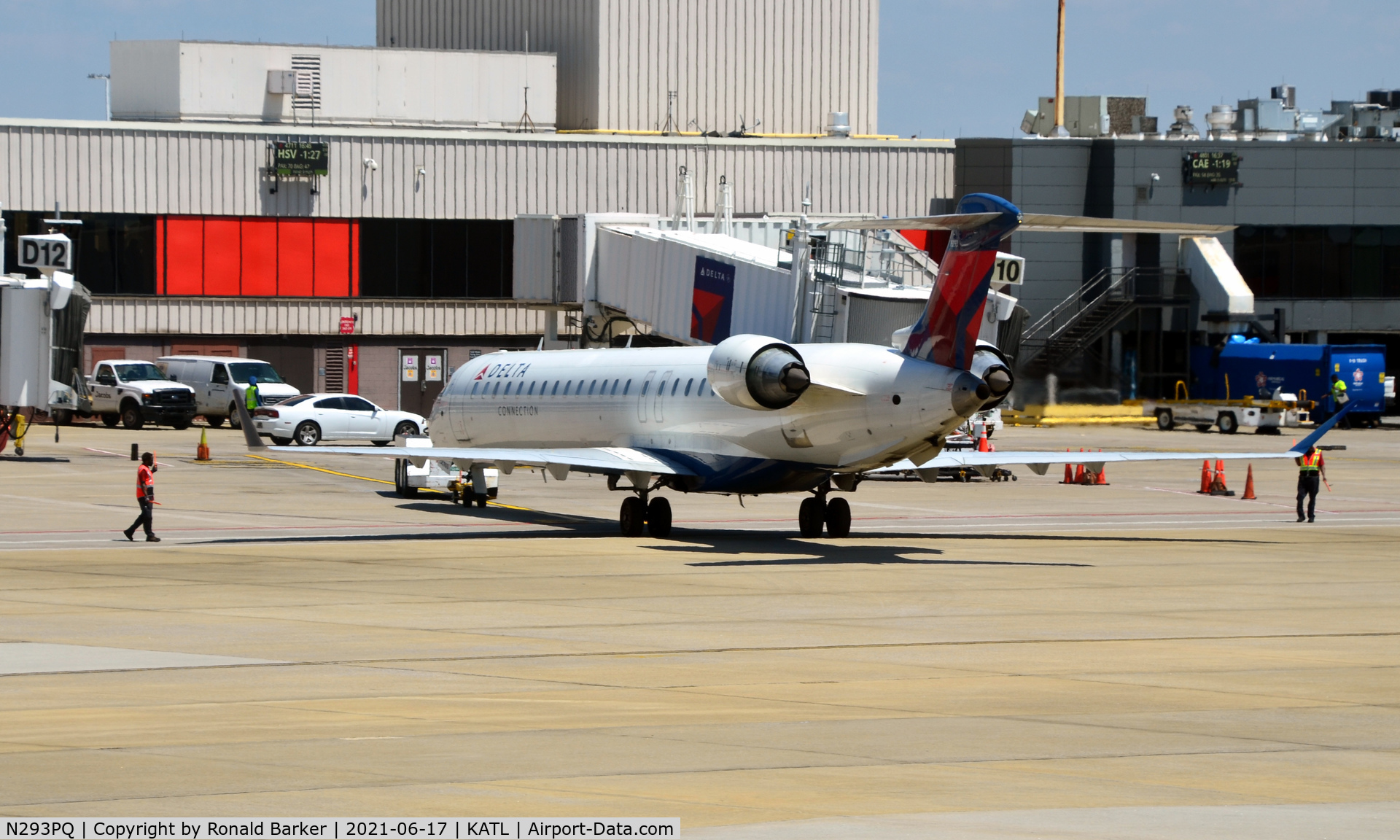 N293PQ, 2013 Bombardier CRJ-900 (CL-600-2D24) C/N 15293, Pushback Atlanta