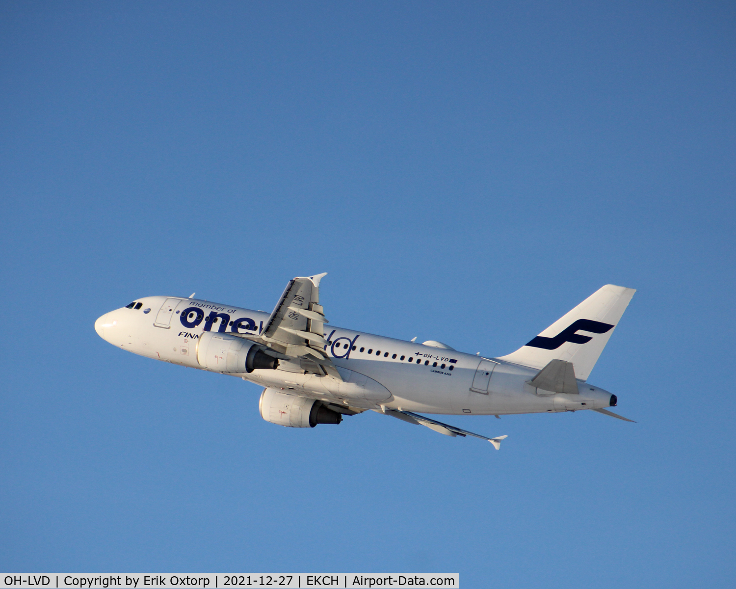 OH-LVD, 2000 Airbus A319-112 C/N 1352, OH-LVD taing off rw 22R
