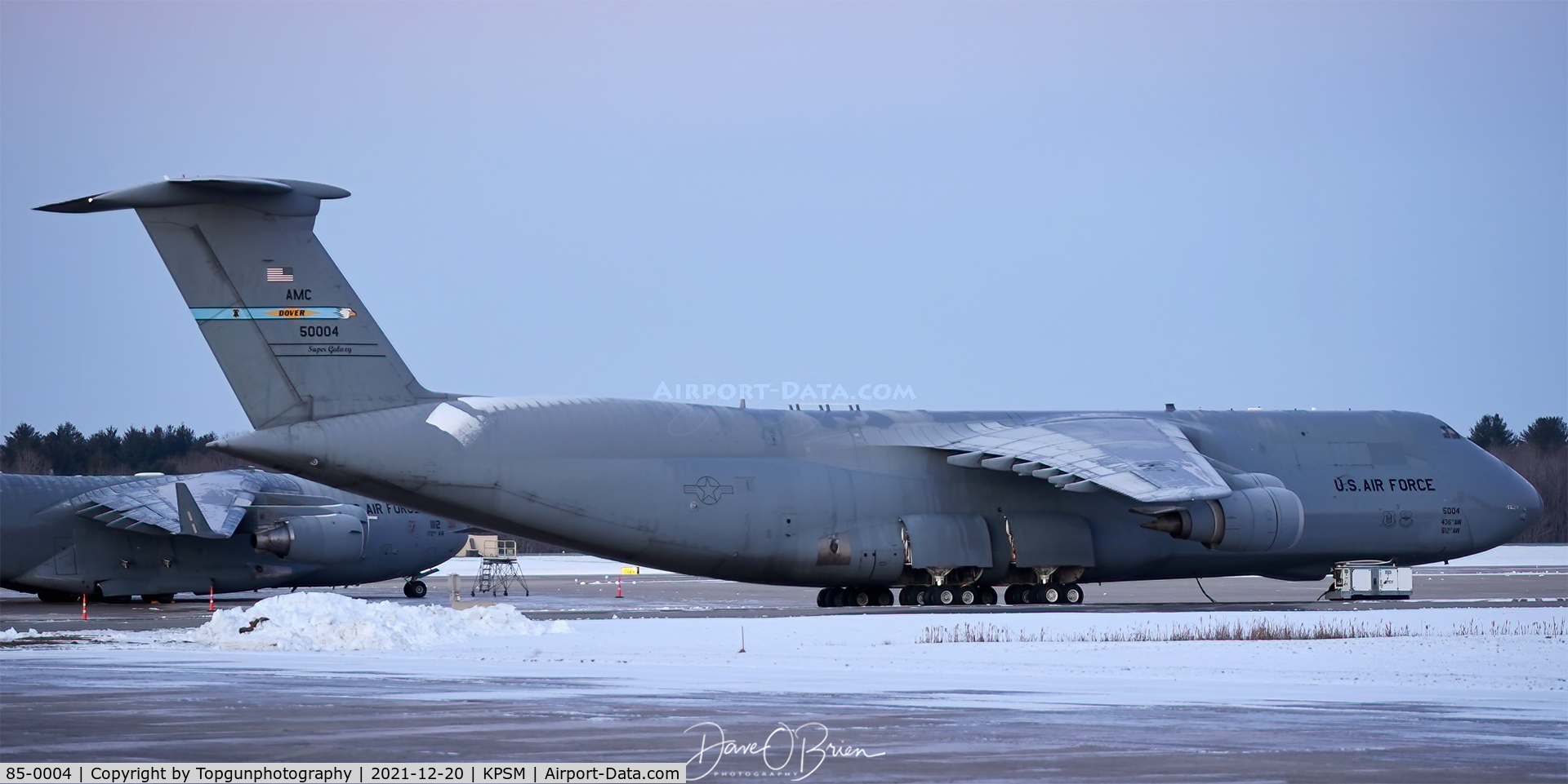 85-0004, Lockheed C-5M Super Galaxy C/N 500-0090, Dover Bird sits getting de-iced