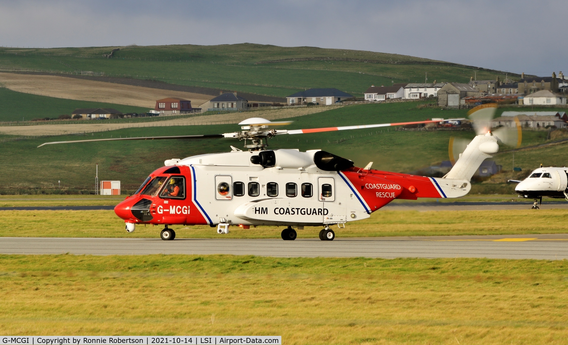 G-MCGI, 2014 Sikorsky S-92A C/N 920235, Taxiing after landing at Sumburgh