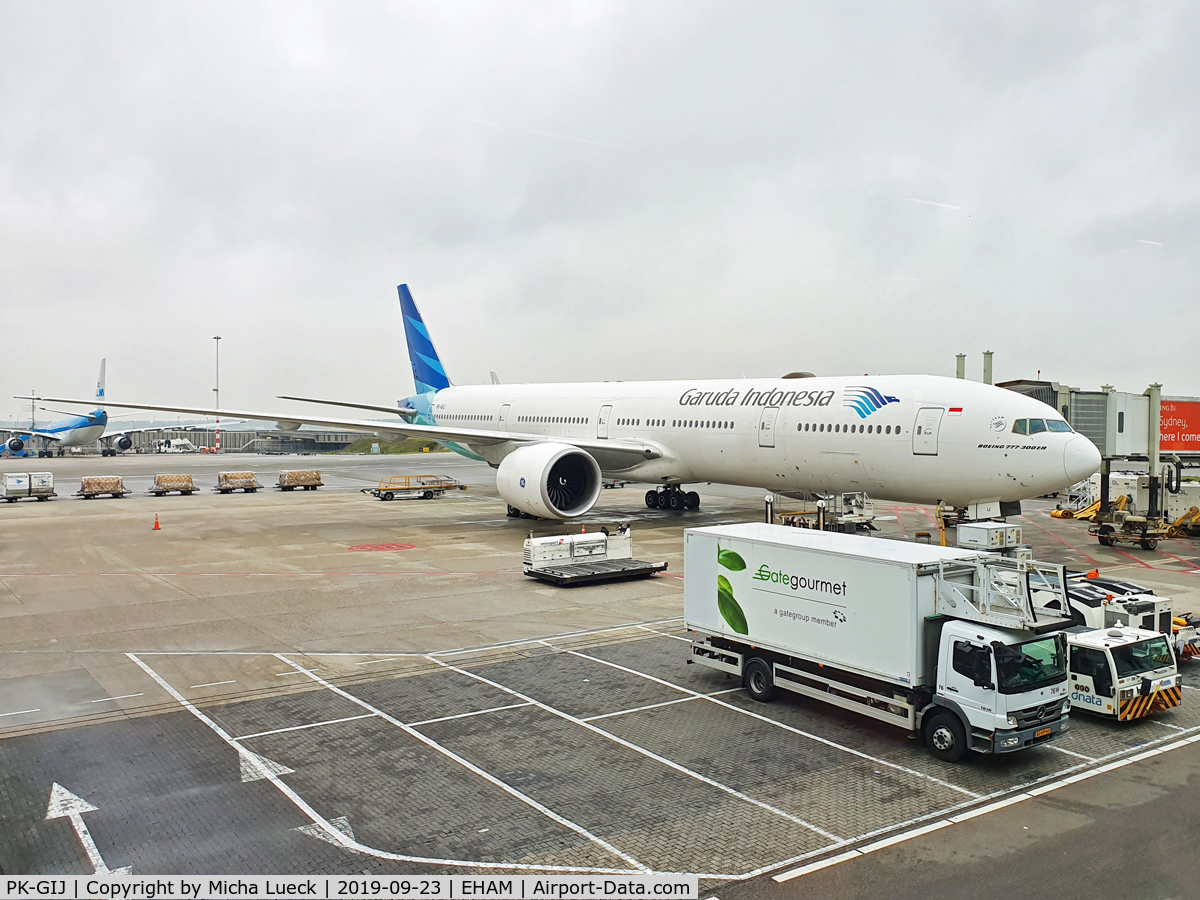 PK-GIJ, 2015 Boeing 777-3U3ER C/N 40072, At Schiphol