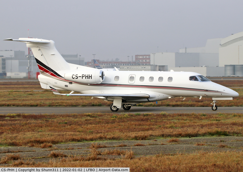 CS-PHH, 2014 Embraer EMB-505 Phenom 300 C/N 50500270, Taxiing to the General Aviation area.