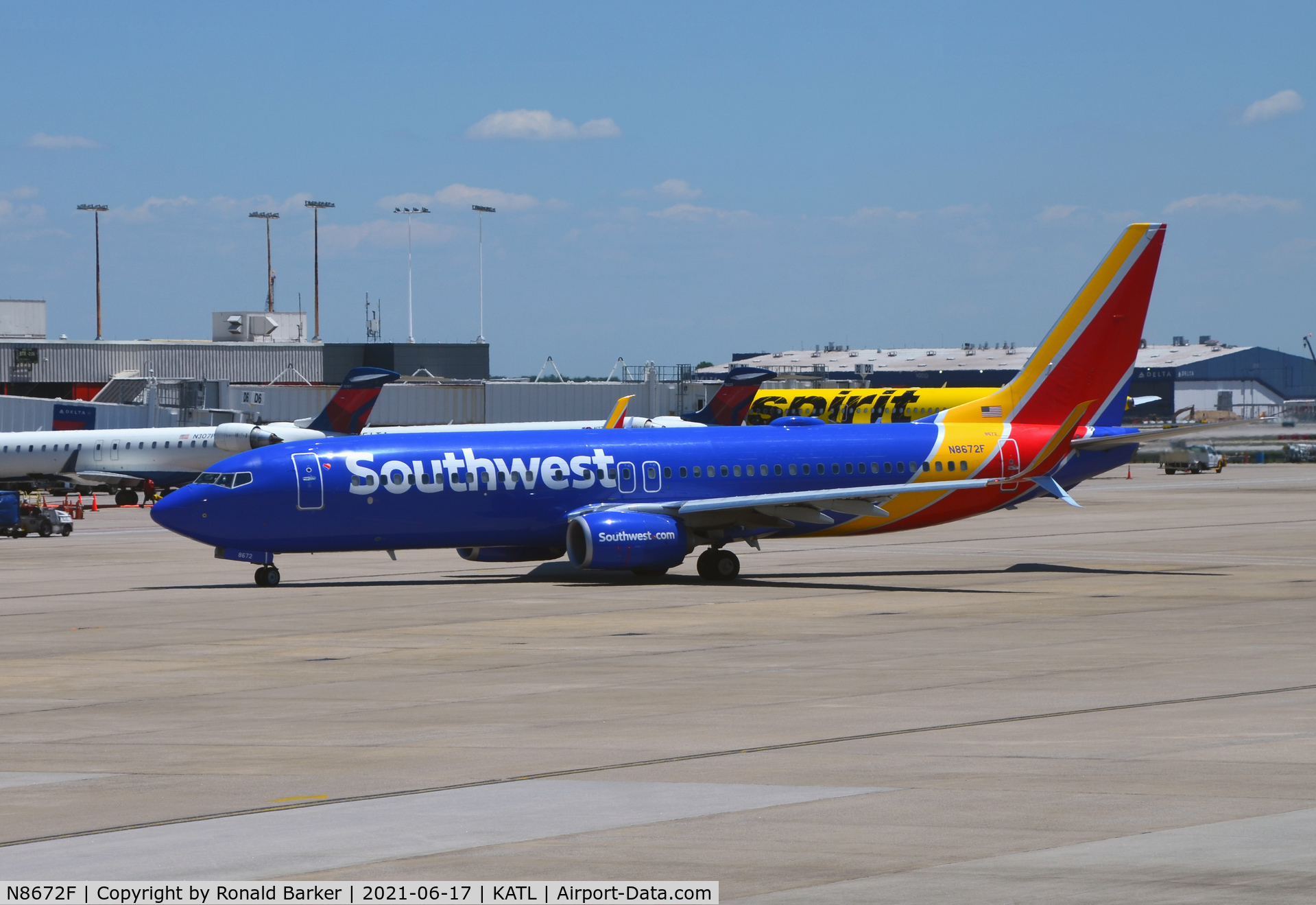 N8672F, 2015 Boeing 737-8H4 C/N 36940, Taxi Atlanta