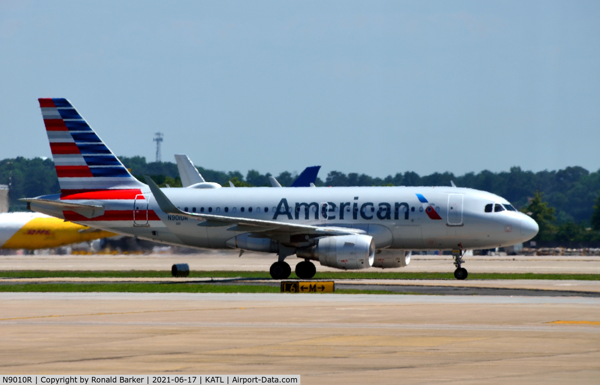 N9010R, 2013 Airbus A319-115 C/N 5789, Taxi Atlanta
