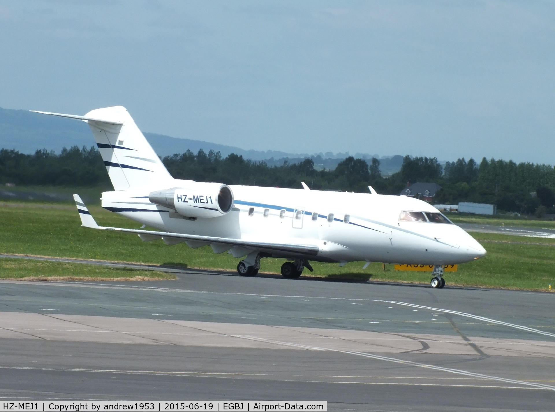 HZ-MEJ1, Canadair Challenger 604 (CL-600-2B16) C/N 5320, HZ-MEJ1 at Gloucestershire Airport.