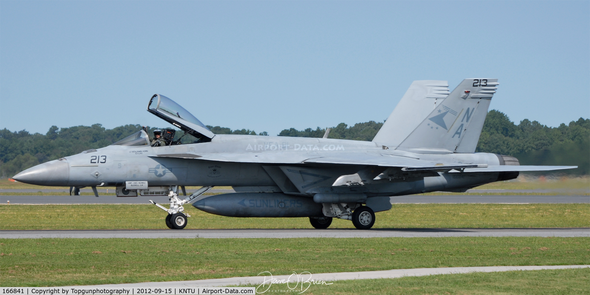 166841, Boeing F/A-18E Super Hornet C/N E160, Taxing back from Fleet Demo