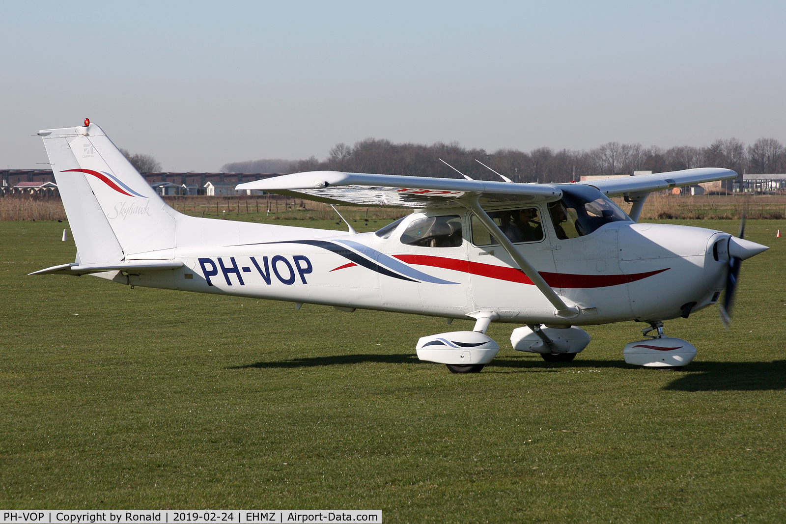 PH-VOP, 1999 Cessna 172R C/N 17280808, at ehmz