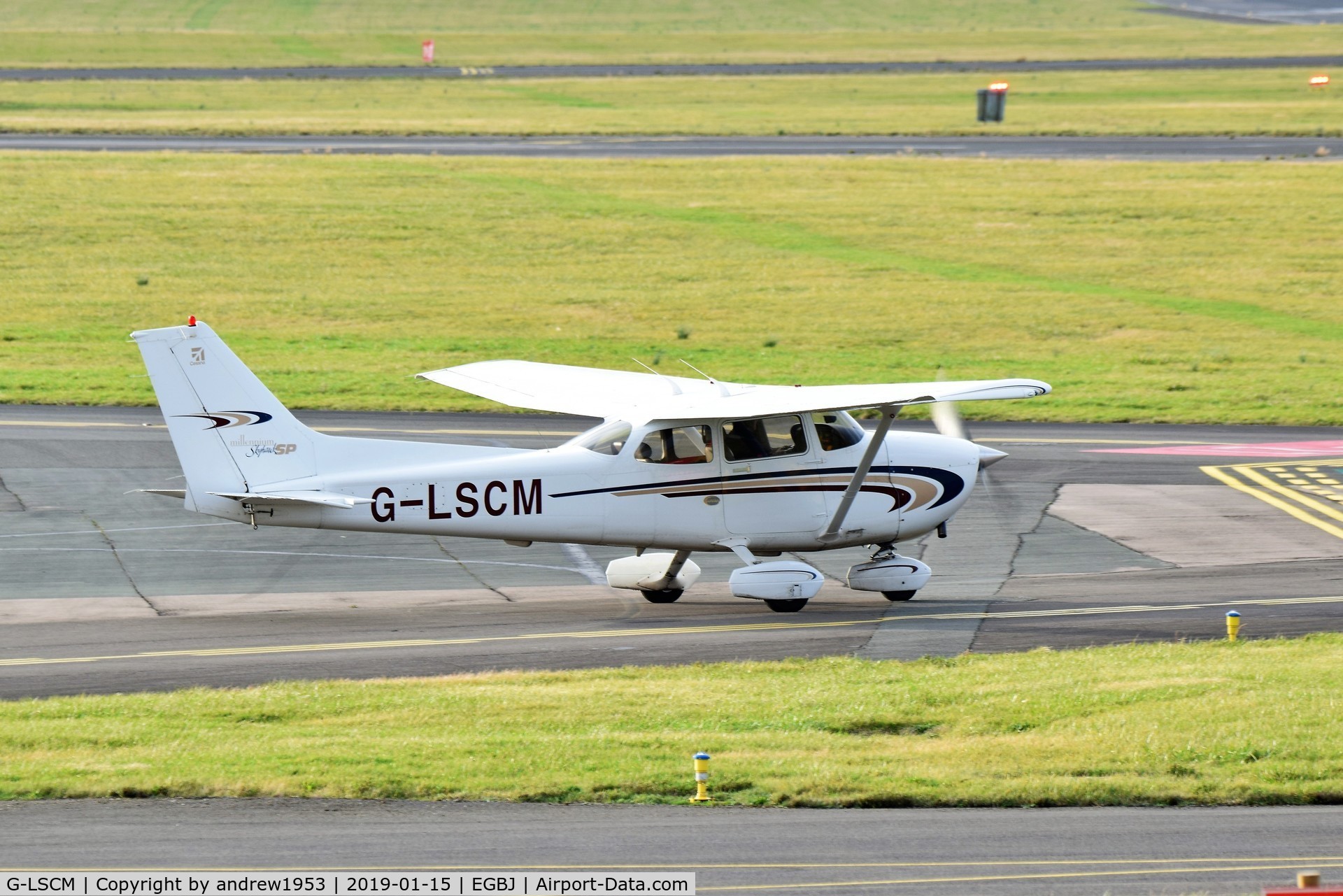 G-LSCM, 2000 Cessna 172S Skyhawk SP C/N 172S-8445, G-LSCM at Gloucestershire Airport.