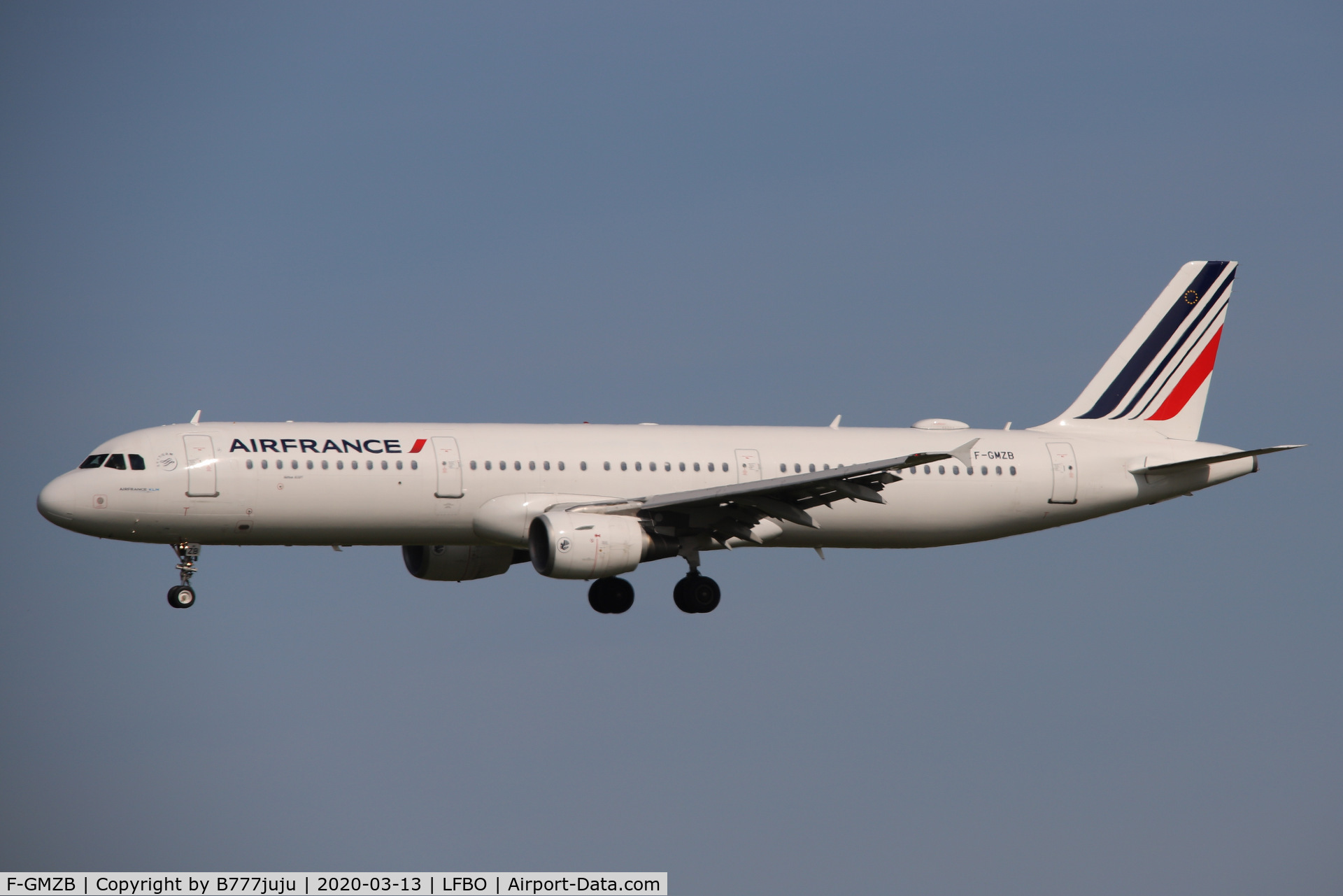 F-GMZB, 1994 Airbus A321-111 C/N 509, new WIFI antenna