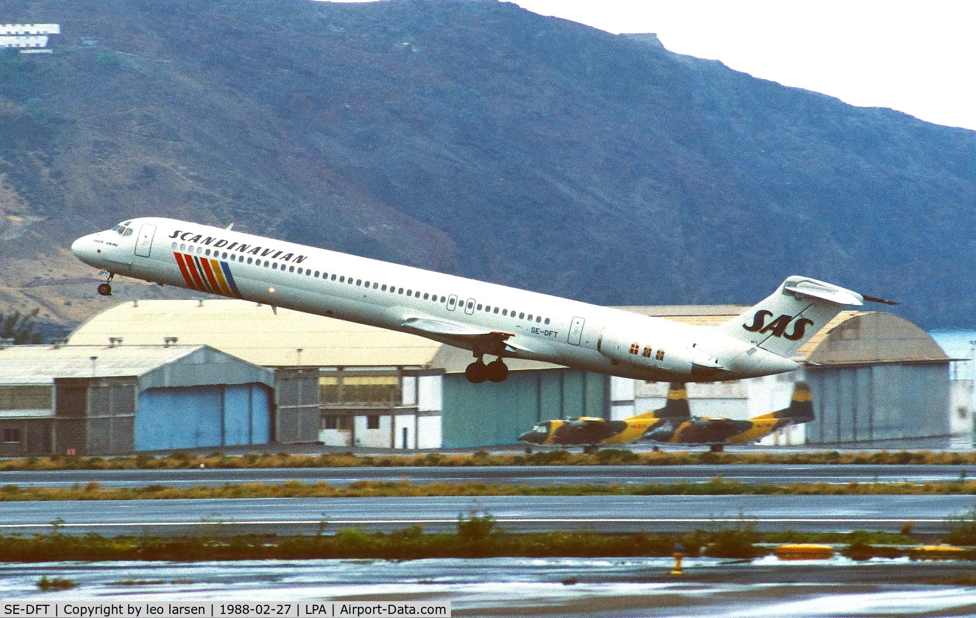SE-DFT, 1985 McDonnell Douglas MD-82 (DC-9-82) C/N 49385, Las Palmas 27.2.1988