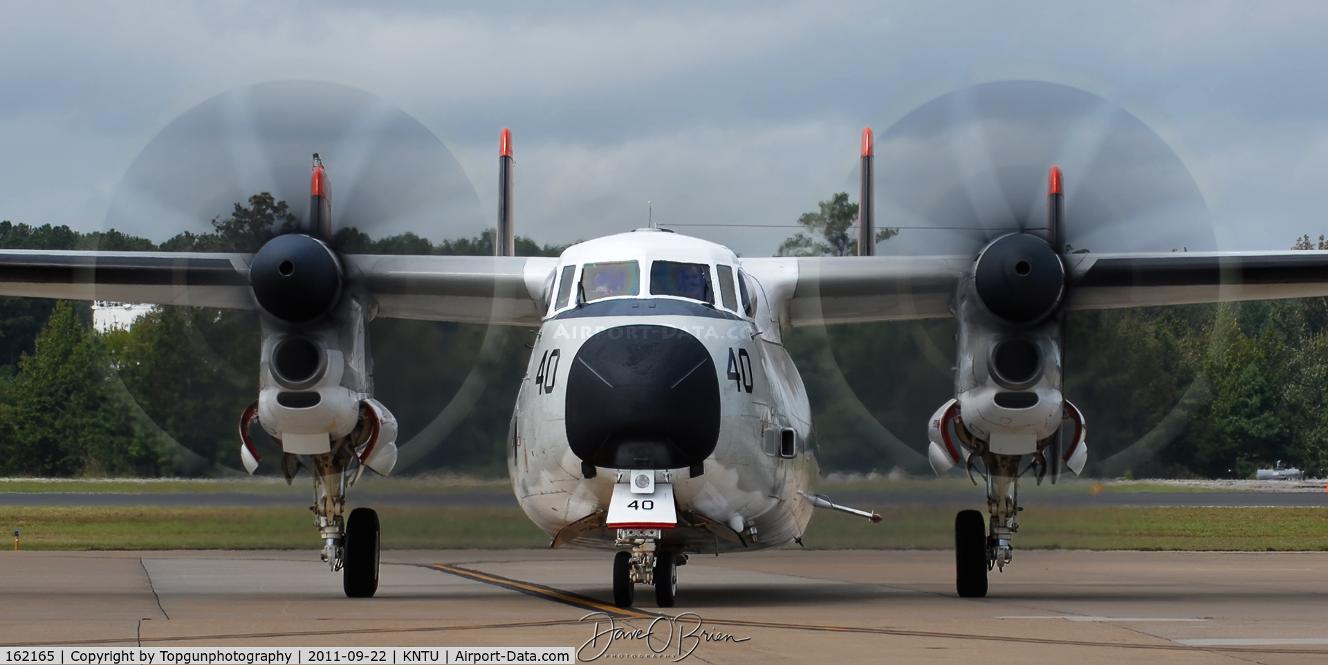 162165, Grumman C-2A Greyhound C/N 45, COD taxing to the tarmac for static display at Oceana 2011