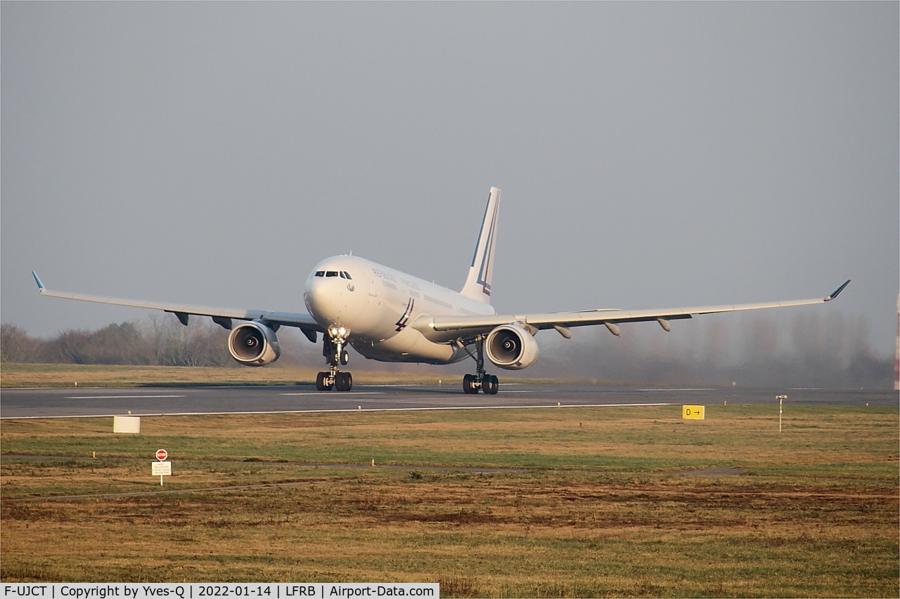 F-UJCT, 2015 Airbus A330-243 C/N 1657, Airbus A330-200, Take off rwy 25L, Brest-Bretagne airport (LFRB-BES)